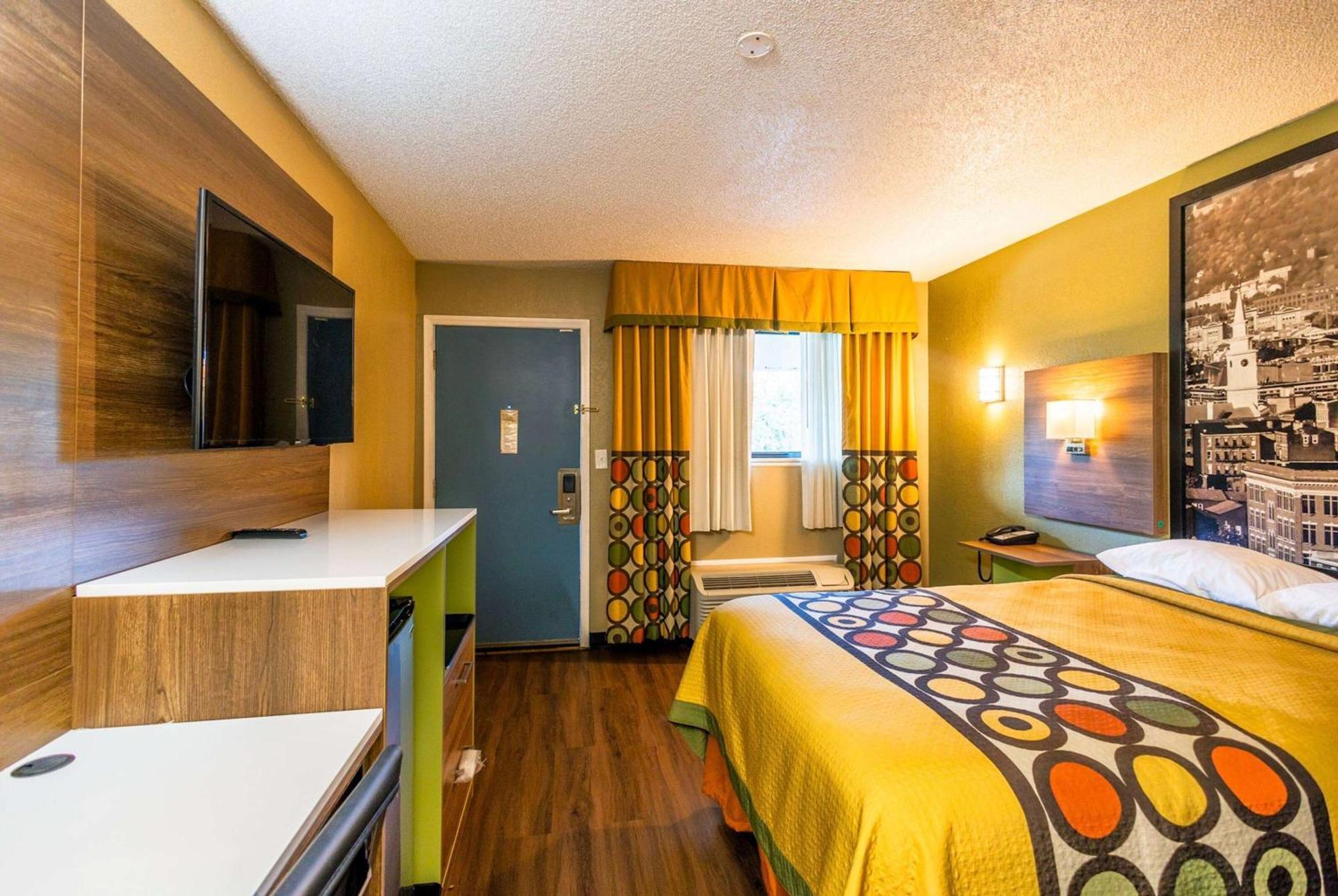 Super 8 By Wyndham Cincinnati-Springdale Oh Exteriör bild